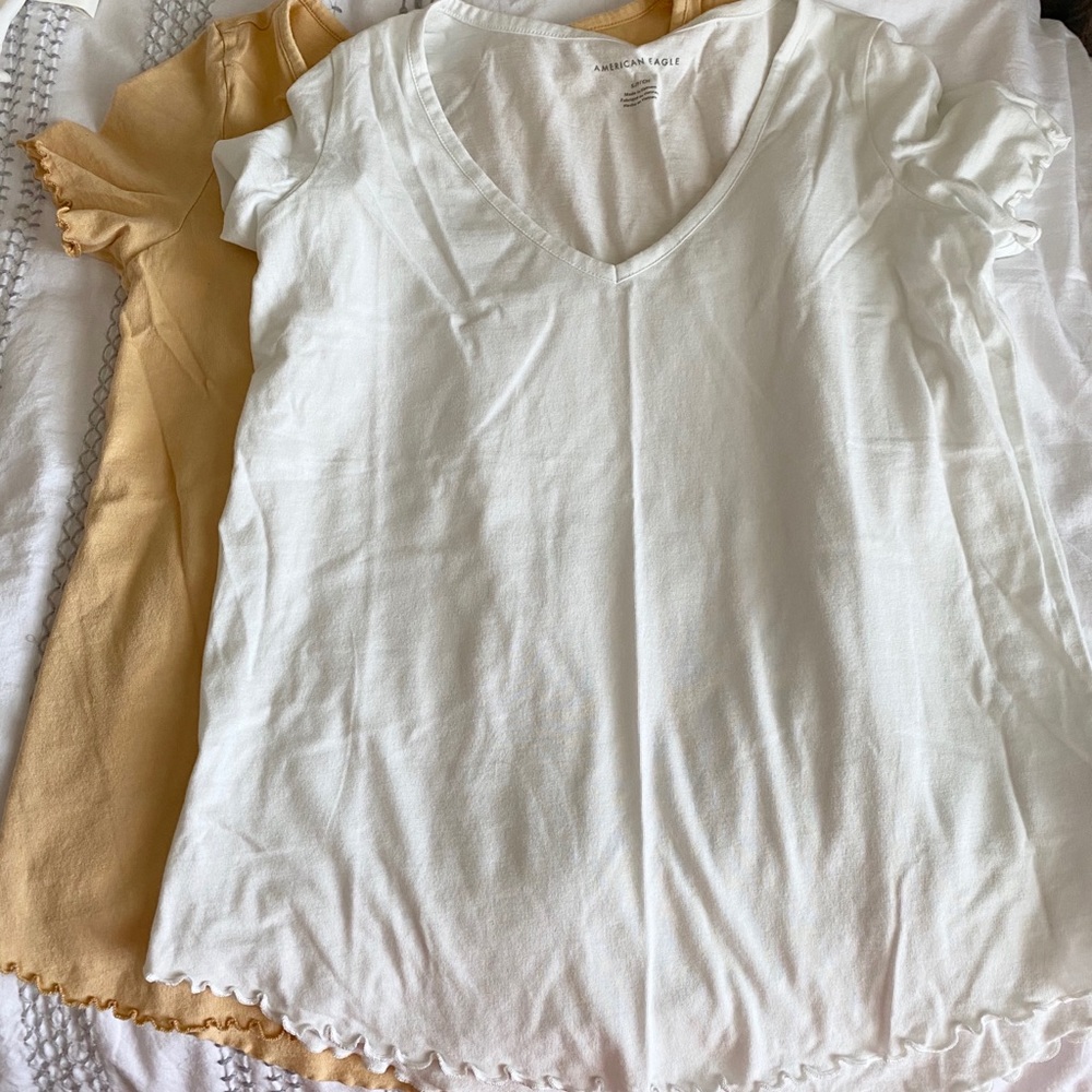 ⭐️ 3 for $20 ⭐️ 2 AE lettuce hem tees